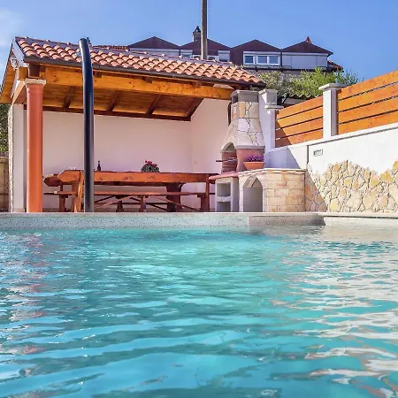 Studio In Li Njan With Shared Pool * Ližnjan