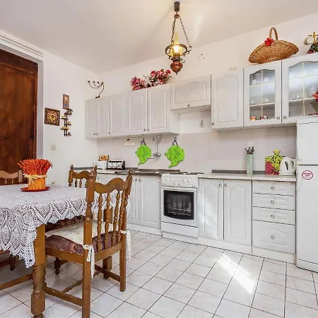 Studio In Li Njan With Shared Pool Appartement Ližnjan